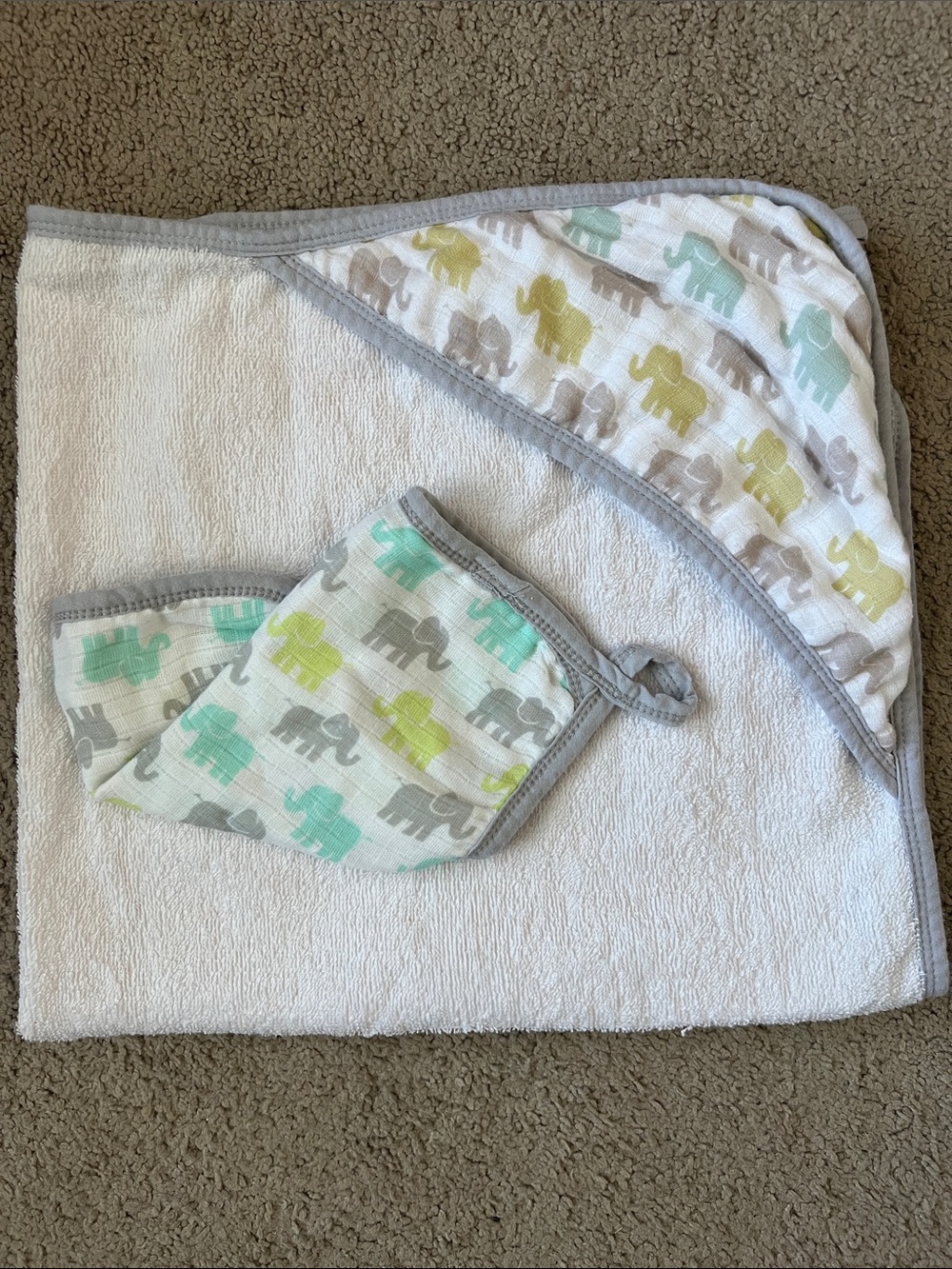 Neutral Elephant Hooded Towel and Washcloth Set - Gray Trim